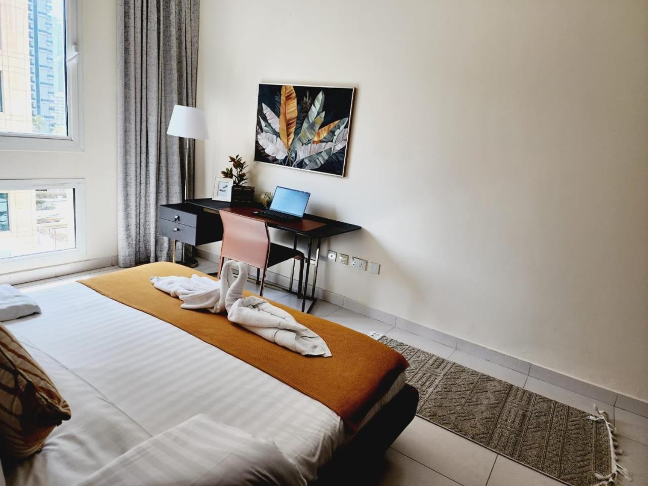 Lovely 1-Bedroom Apartment In The Heart Of Dubai Marina Exterior foto